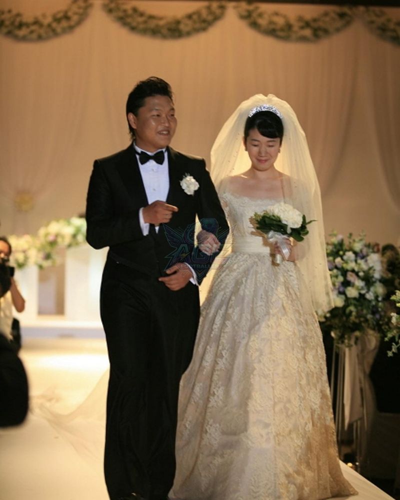 Psy Wife or Girlfriend